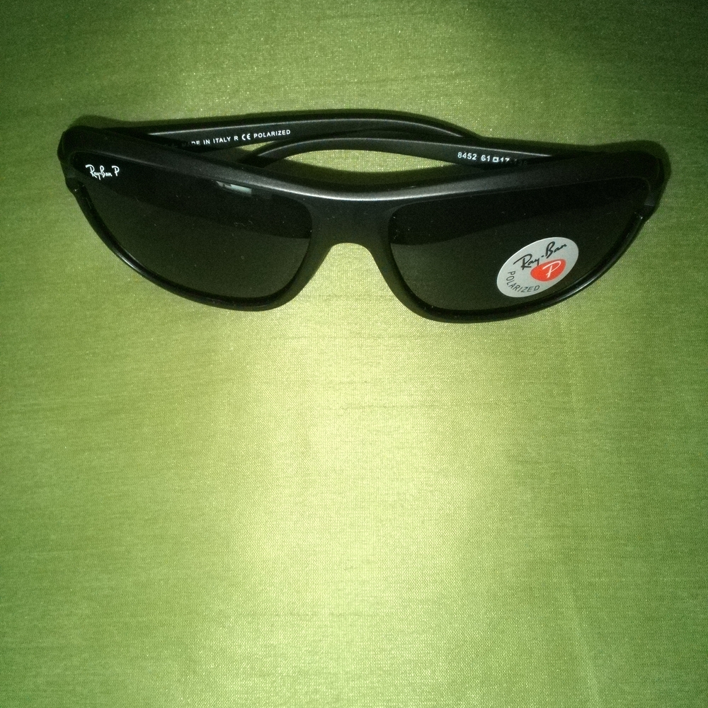 Brand New Ray-Ban Polarized Classic Matte Black Frame Sunglasses